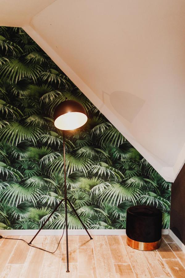 Chalet Tropical Avec Bain A Bulles - In The Woods Gesves Exterior foto